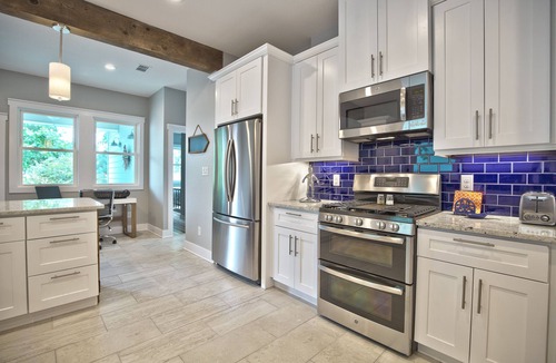 North Hi Mount House | Lovely Like New Home in Cultural District offering EV Charger close to Dickies!