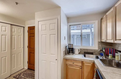 Whittier Apartment | Lovely Pearl St Condo 1 BDR/1 BA Downtown Boulder