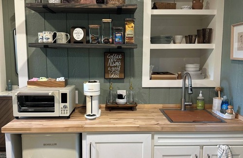 Abilene Cottage | Lovely private 1 bedroom Casita in country setting in Abilene.