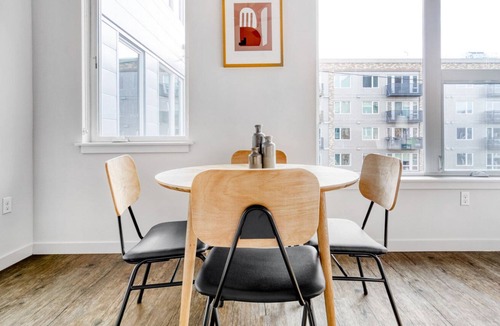Cascade Apartment | Lovely SLU 1BR w/ Gym & Pet Area, close to Space Needle, by Blueground