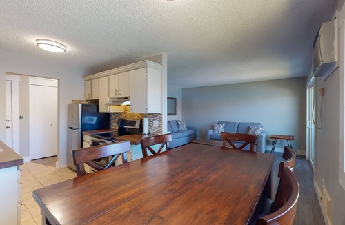 Chelan Condo | Lovely Top-Floor Condo w/Free WiFi, Private Balcony, Gas Grill, and Views