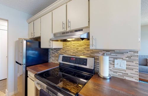 Chelan Condo | Lovely Top-Floor Condo w/Free WiFi, Private Balcony, Gas Grill, and Views