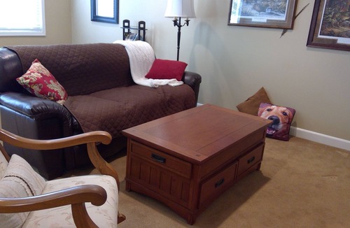 West Omaha Apartment | Lovely West Omaha walkout with private entrance