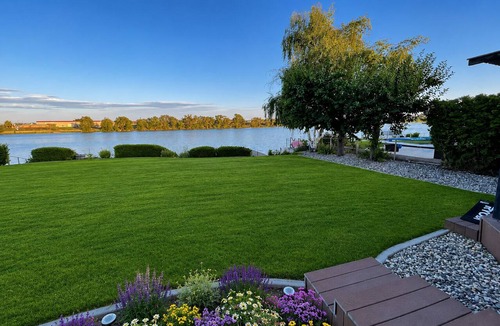 Moses Lake House | Low Bank Luxury Lakefront Retreat with Private Dock, Hot Tub, Game Room & Kayaks