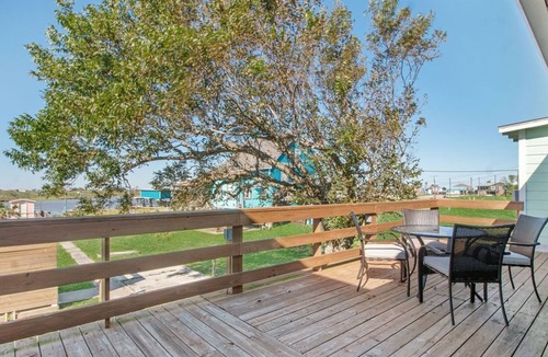 Cedar Lane House | Low Tide: All-day Fishing, Quick East Bay Access