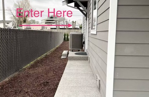 Tukwila House | Lower Unit by Sea-Tac Airport - 2 bedrooms.
