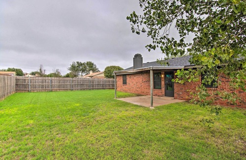 Lubbock Cottage | Lubbock Home w/ Backyard - 6 Mi to Texas Tech