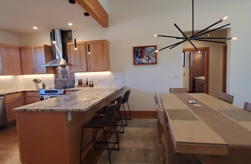 Winthrop House | Lucky Star Cabin, A Mountain Modern Winthrop home on the Methow Trails system!