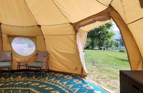 Winthrop RV Rental | Luna Bell on the Lake, Winthrop, WA
