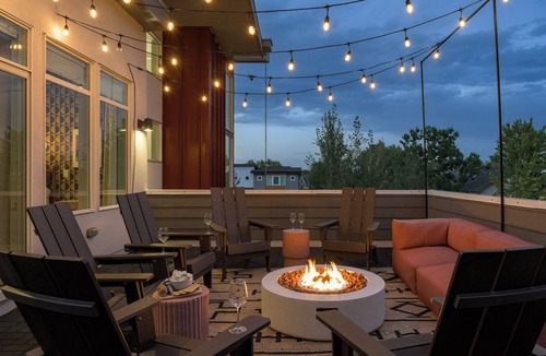 Berkley House | Lux Family Retreat: Hot Tub, Gym, Sauna, Fire Pit