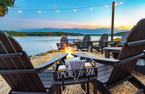 Arley House | Lux Lakefront Designer Home w/Gameroom, Sleeps 24