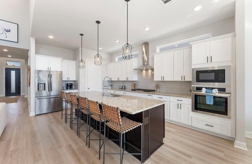 French Quarter House | Lux Lakefront with Game-room, Community Pool, Paddleboards, and more!