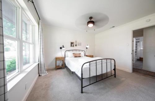 Richardson House | LUX ~Pet Friendly Richardson 3 bedroom 1 story Home~