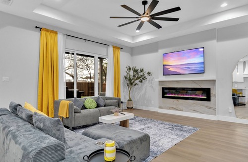 Grand Prairie House | Luxe 4BR/3BA, 3 King Beds—Near AT&T, DFW, Dallas