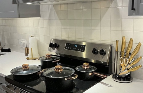 Deep Ellum Apartment | Luxe Deep Ellum Escape Pool, Coffee Bar, Gym and Workspace