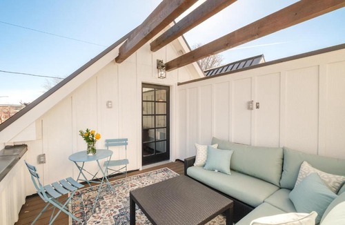 Sloan Lake Apartment | Luxe Designer Flat on Sloans Lake w/Rooftop Deck