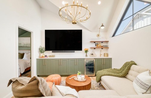Sloan Lake Apartment | Luxe Designer Flat on Sloans Lake w/Rooftop Deck