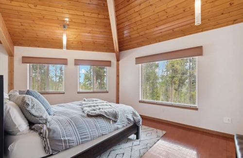 Granby House | Luxe & Leisure in Fairways- An Oasis in the Woods