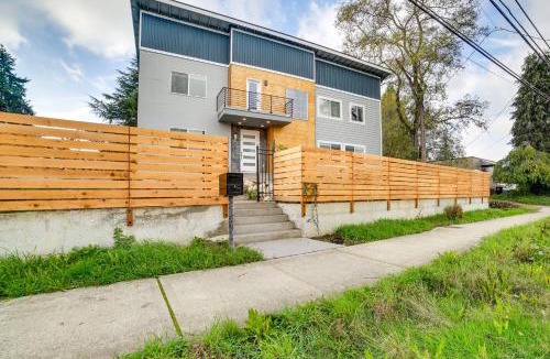 Arbor Heights House | Luxe & Modern Seattle Escape! 9 Mi to Dtwn