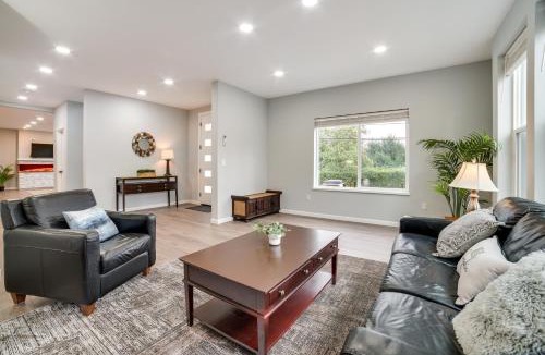 Arbor Heights House | Luxe & Modern Seattle Escape! 9 Mi to Dtwn