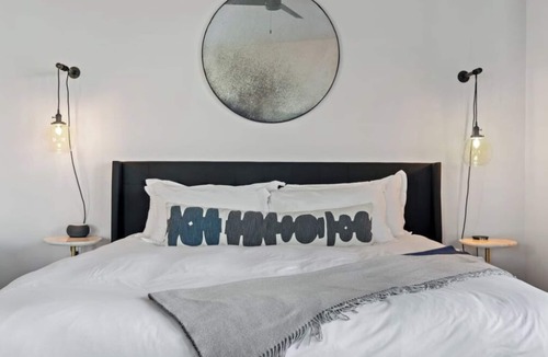 Astoria Hotel | Luxe River View King Room at Bowline Hotel, River View
