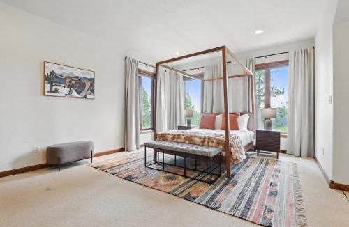 Colonial Pine Hills House | Luxe Villa with Panoramic Views and Yard