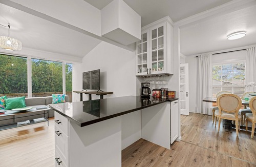 Oak Cliff House | Luxurious 3 Bed Home w/Pool in Kessler Park