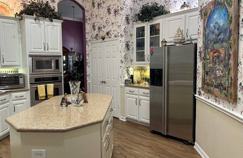 Mansfield House | LUXURIOUS 3 bedroom home in golf course community near BOTH WORLD CUP VENUES.