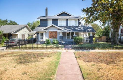 Highland Park Villa | Luxurious 6 bedroom villa near downtown