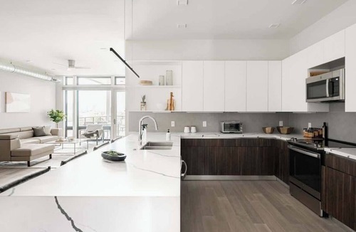 Jefferson Park Condo | Luxurious Escape | Walk to Empower Field | Tesoro