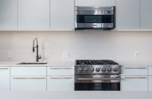 Berkeley Condo | Luxurious Flat W/Private Balcony & Mtn Views!