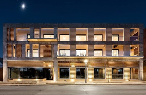Berkeley Condo | Luxurious Flat w/Private Balcony & Mtn Views!