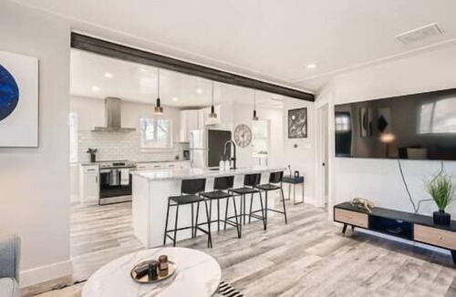 Barths House | Luxurious & Modern! Sauna, Great Neighborhood, West Denver