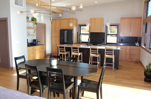 Chelan House | Luxurious Retreat in Lake Chelan with Hot Tub