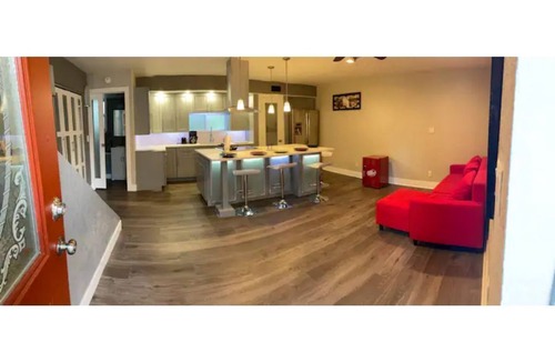 Thornton Apartment | Luxurious Studio Perfect for Travel Nurses