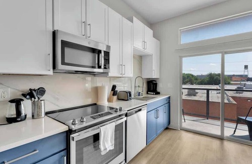 Deep Ellum Apartment | Luxury 1BD | Deep Ellum | Parking | Pool+Gym