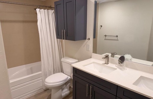 George Bush Park/Eldridge Apartment | Luxury 1BR Haven with Modern Finishes