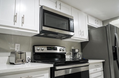 Grand Prairie Condo | Luxury 2bd 2bth Condo w/King/2 separate twin beds