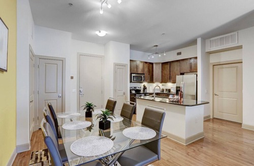 Astrodome Apartment | Luxury 2BD w/pool. 5 min walk to NRG Stadium. 10 min Dr to Downtown Houston!