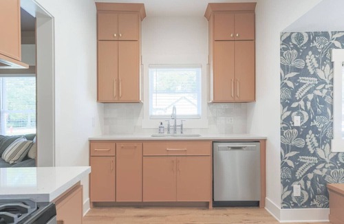 Broken Arrow Cottage | Luxury 2BR Home | Walk to Rose District | Sleeps 6