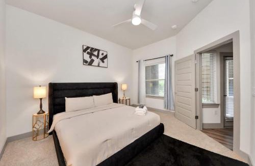 Addicks Apartment | Luxury 2BR Retreat King Beds Free Parking Houston