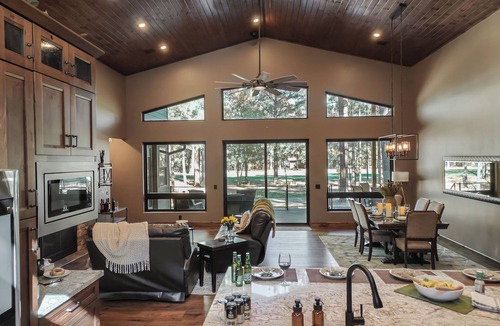 Pinetop Cabin | Luxury 3-Bed 3-Bath Cabin with Fireplace, WiFi, Chef's Kitchen in Quiet Pinetop