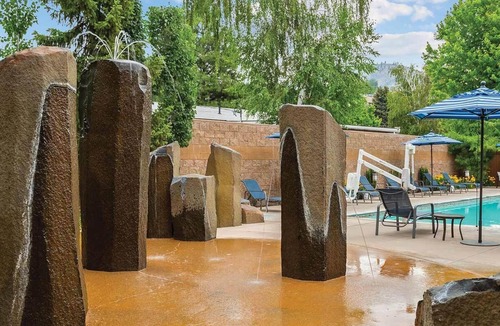 Chelan Resort | Luxury 3BR Lake Chelan resort: 10 days of lakeside bliss and total relaxation.
