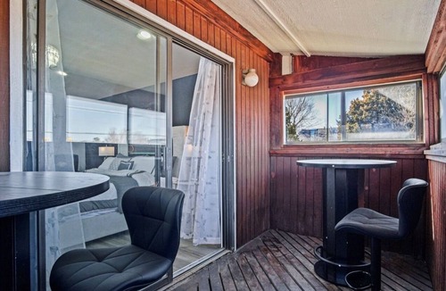Oklahoma City House | Luxury 3BR Retreat Fire Table Minutes to Lake Hefner