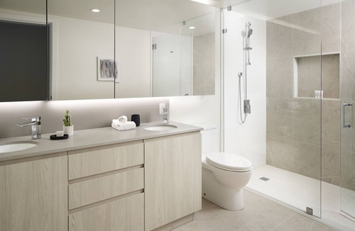 Belltown Hotel | Luxury 3BR Sky Suite: Stunning Views, Pools, King Beds, Gourmet Kitchen, & More!