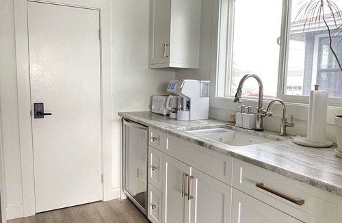 Priest Point House | Luxury 4BR Beachfront Retreat. Designer Kitchen, Views, Game Room, Piano, A/C