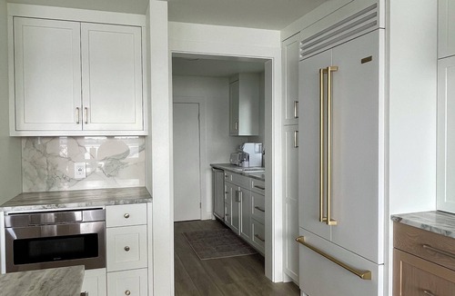 Priest Point House | Luxury 4BR Beachfront Retreat. Designer Kitchen, Views, Game Room, Piano, A/C