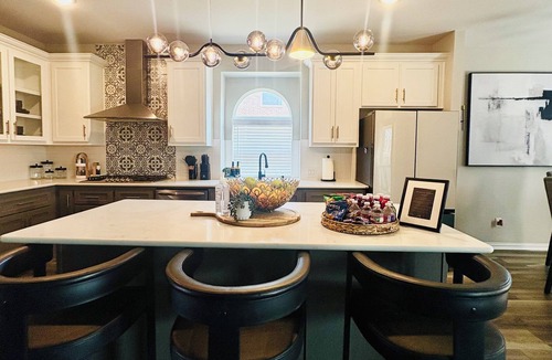 Glenn Heights House | Luxury 4BR Dallas Retreat, Theater, Game Room & Yard, Sleeps 16