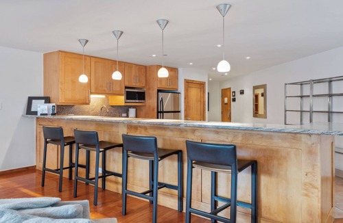 Vail Condo | Luxury 4BR Two King Suites Modern Mountain Elegance & Vail Views
