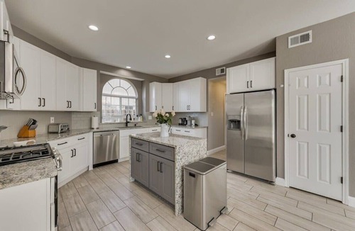 Rowlett House | Luxury 5 BR, Jacuzzi, Gym, Near Lake for large Fam